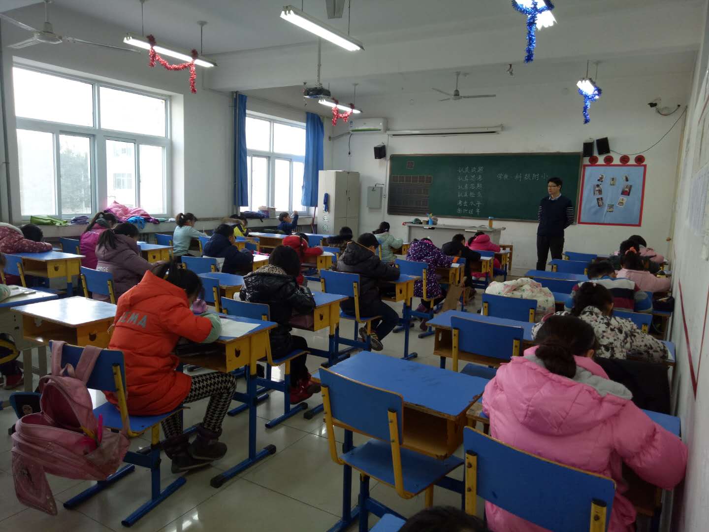 学生认真做题(一)