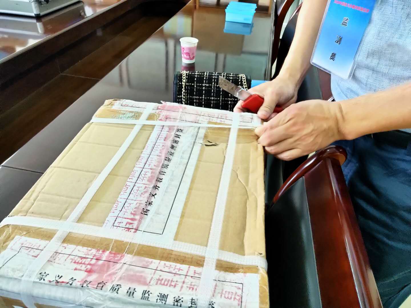 按规范拆封试卷