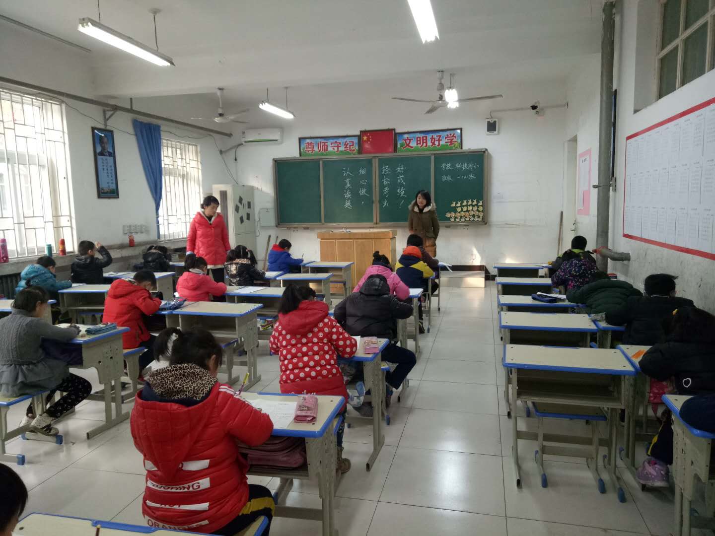 学生认真做题(五)