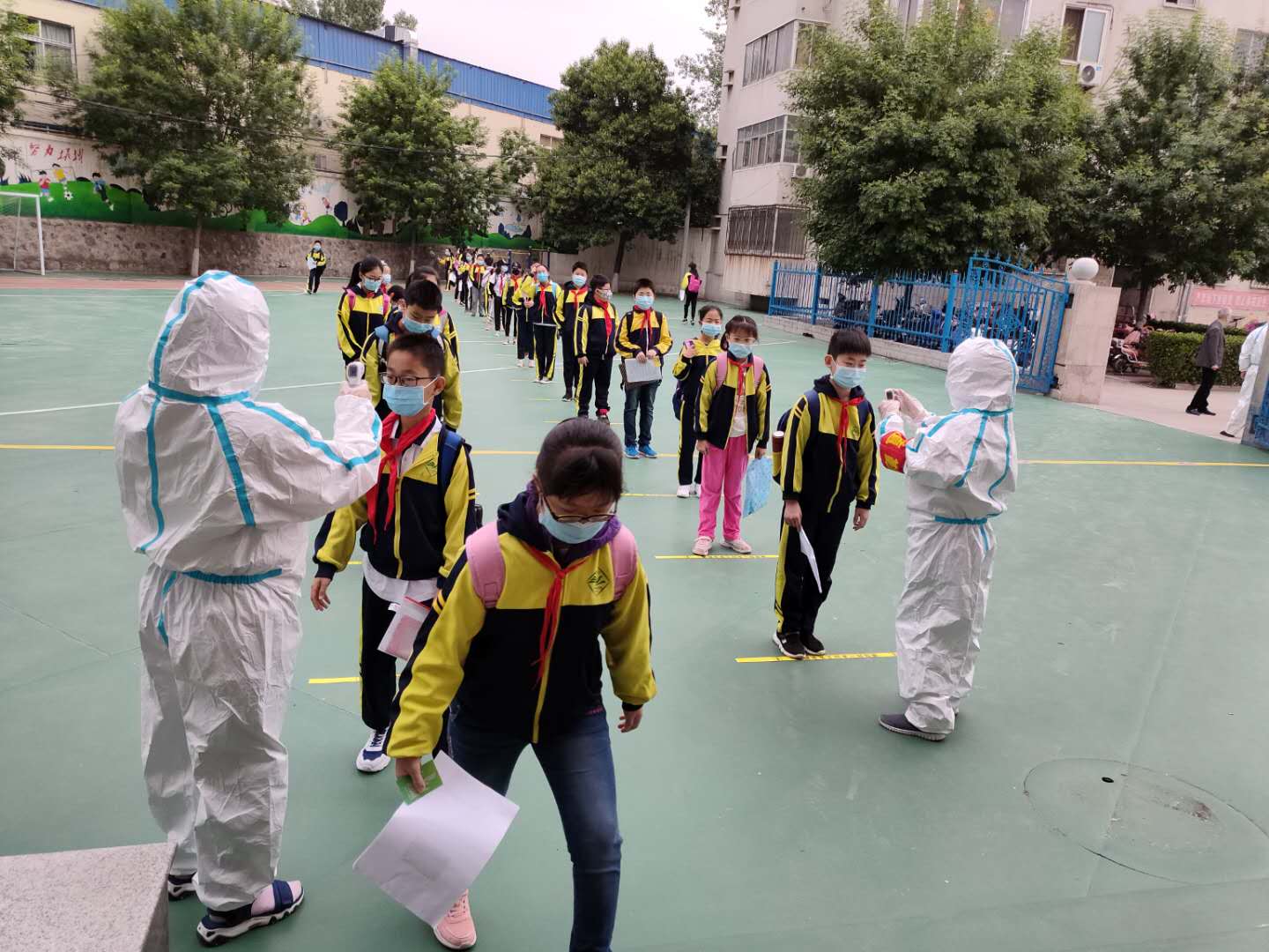 校园内测温